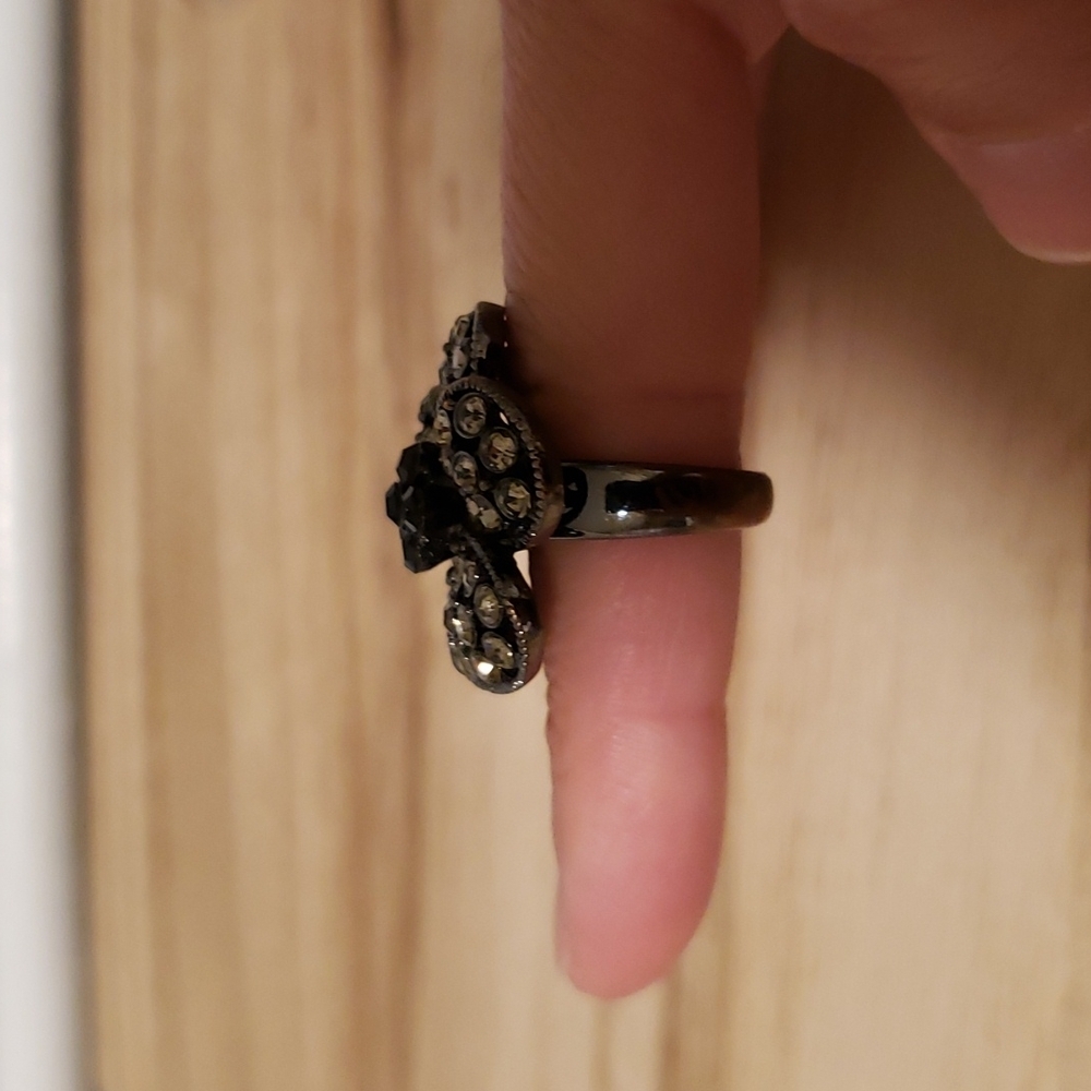 🔶️5 for $30🔶️ Flower ring - Picture 4 of 4